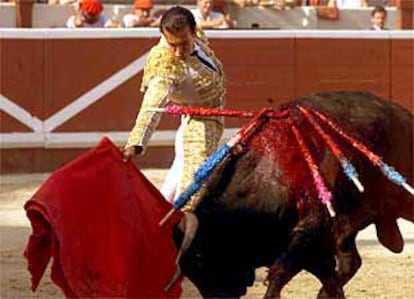 Leonardo MArcos, en el primer novillo de la feria.