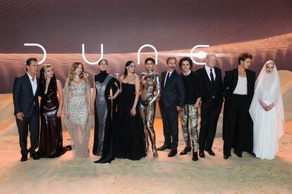 Cuando la presentación de la película se convierte en una auténtica pasarela: el elenco de la nueva entrega de 'Dune' en la presentación de la película en Londres.