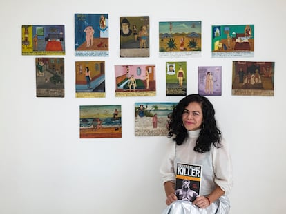 Susana Vargas con la portada del libro "Killer".