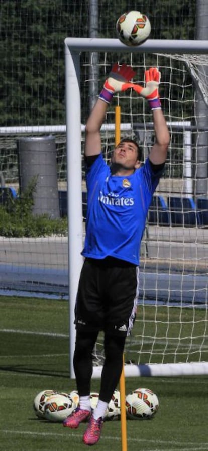 Iker Casillas durante el entrenamiento del viernes.