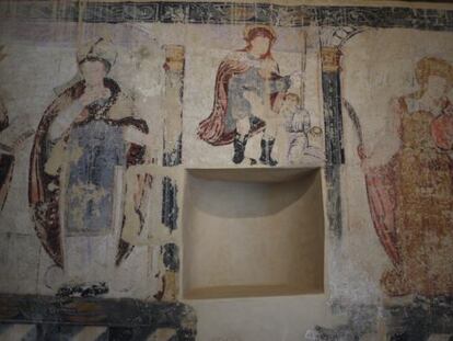 Una de las imégenes de los frescos de O Couto Mixto