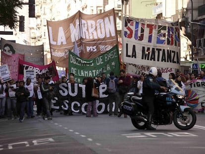 Marcha de docentes en el centro de Buenos Aires.