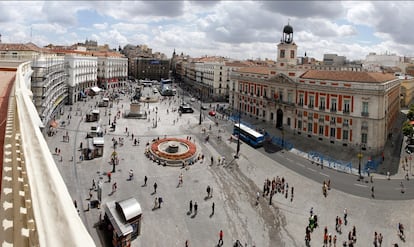 Una panorámica de la puerta del Sol muestra el estado en que ha quedado después del desalojo.