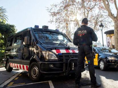 Una patrulla de Mossos en la Sagrada Familia.