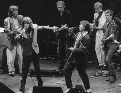 Mick Jagger, y David Bowie con una banda de estrellas en la que estaban Paul McCartney, Mark Knopfler o Brian Adams durante el Prince's Trust Concert, Wembley, 23 de junio de 1986.