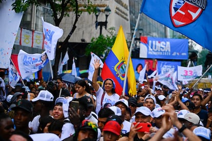 Simpatizantes de Luisa Gonzlez durante el cierre de campa?a, en Guayaquil el 6 de febrero. 