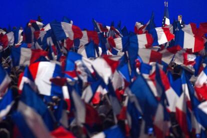 Banderas francesas durante un mitin de Nicolas Sarkozy.