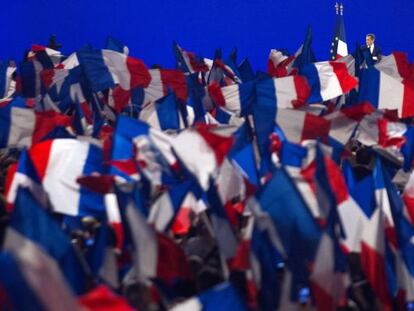 Banderas francesas durante un mitin de Nicolas Sarkozy.