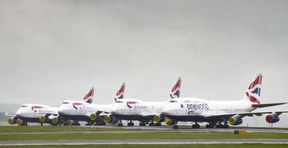 Aviones de British Airways en el aeropuerto de Cardiff (Gales).