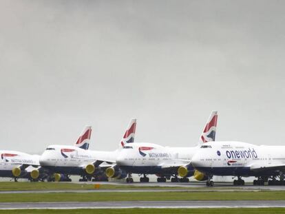 Aviones de British Airways en el aeropuerto de Cardiff (Gales).