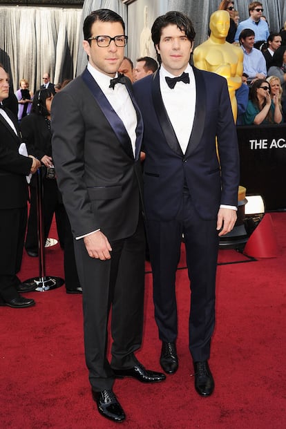 J.C. Chandor y Zachary Quinto, muy elegantes con esmoquin.