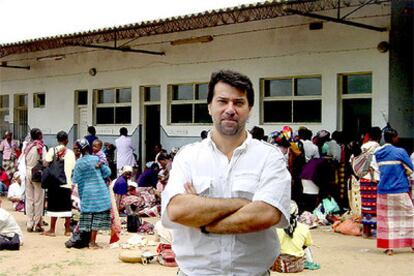 Pedro Alonso, en el centro de investigación que dirige en Manhiça (Mozambique).