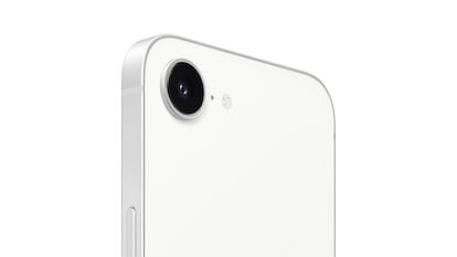iPhone 16e sobre fondo blanco.