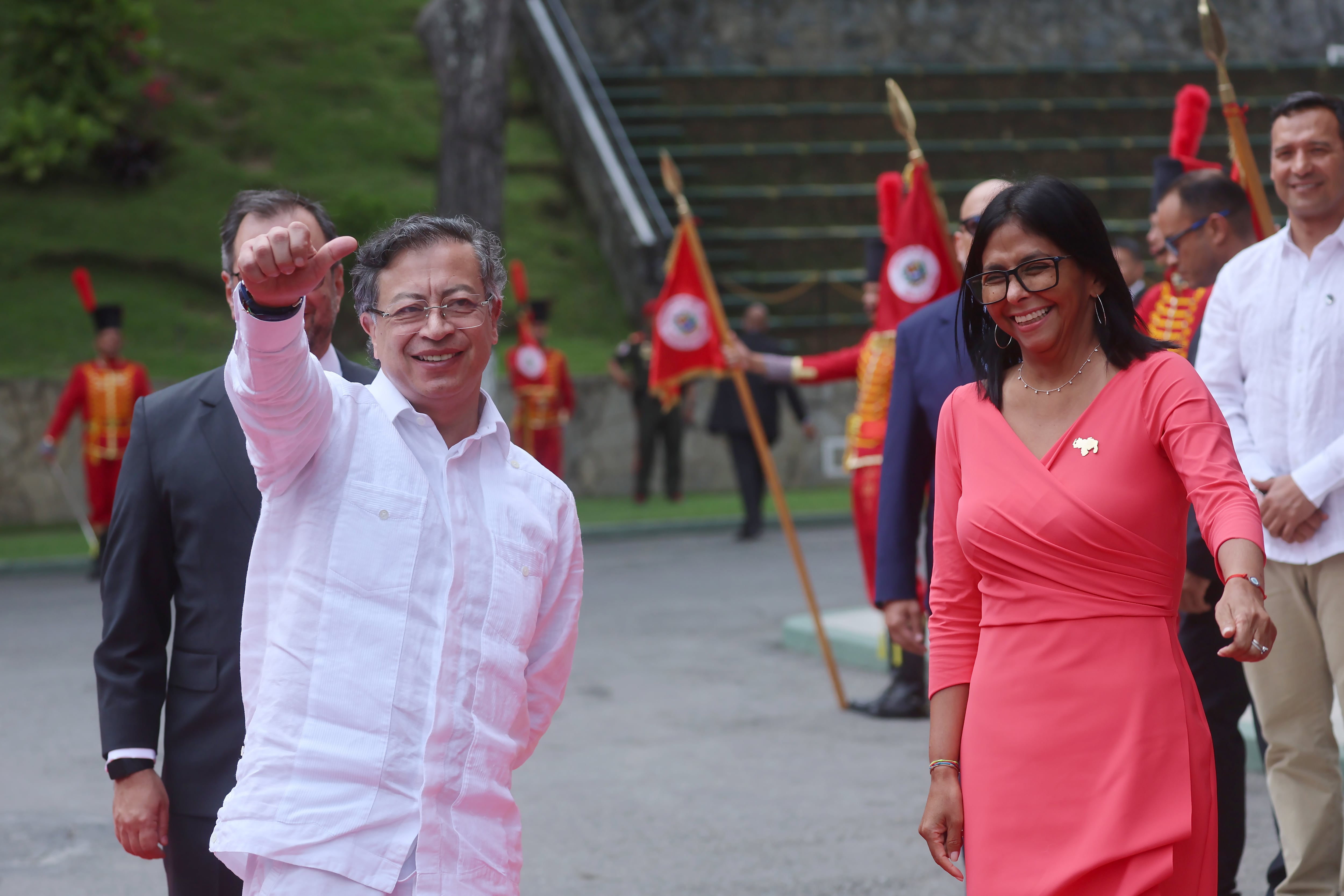 Gustavo Petro y Delcy Rodríguez deshielan relaciones en Caracas