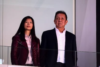 Peter Lim, a al derecha junto a su esposa Cherie Lim.