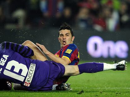De Gea recibe una patada involuntaria de Villa en la cara en el tecer gol.