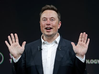 Elon Musk, dueño de Twitter, lanza una empresa de inteligencia artificial.