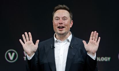 Elon Musk, dueño de Twitter, lanza una empresa de inteligencia artificial.