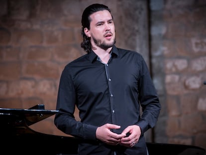 El barítono suizo Andrè Schuen que actuará en la Schubertiada, durante un concierto.