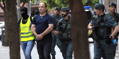 El presunto colaborador de ETA, Tomás Madina Echevarría, detenido en Galdácano (Bizkaia).