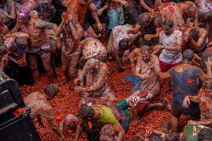 La Tomatina es Fiesta de Interés Turístico Internacional, que reúne a personas venidas de todo el mundo, con especial presencia de los países asiáticos.
