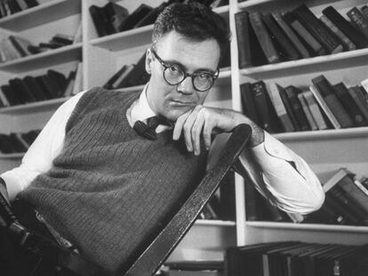 El escritor Robert Lowell.