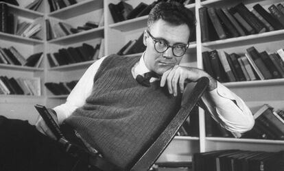 El escritor Robert Lowell.