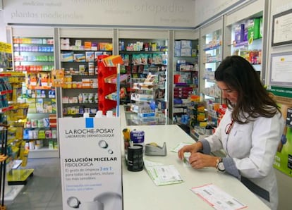 Interior de una farmacia en Bilbao.