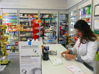 Interior de una farmacia en Bilbao.