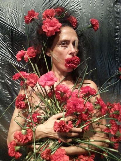 La ballarina i coreògrafa Marta Carrasco a l’obra B. Flowers.