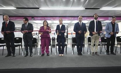 El corte de listón para la inauguración de la línea 1 del metro, en Ciudad de México. 