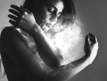 Una imagen de la fotógrafa Silvia Grav: surrealismo, cosmos y autorretrato.