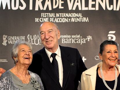 Asunción Balaguer junto a Giuliano Montalvo, al que entregó un galardón en la clausura.