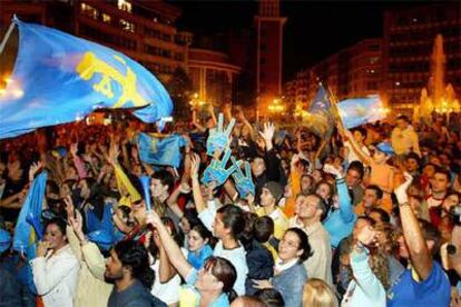 Oviedo, la ciudad natal de Fernando Alonso, ha salido a la calle para celebrar el triunfo del piloto.