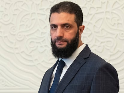 El líder de la nueva Siria, Ahmed al Shara, este sábado en el palacio presidencial, en Damasco.