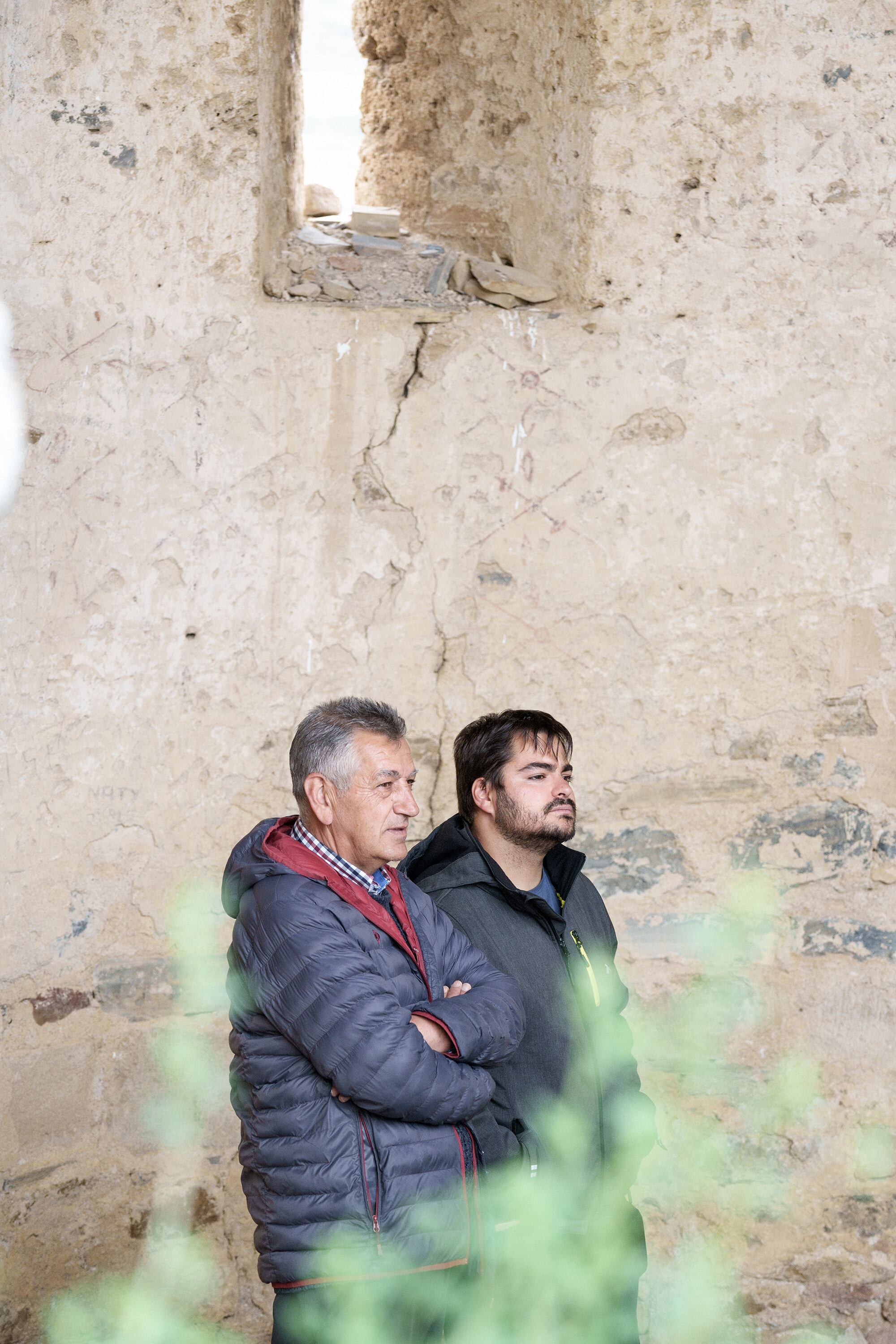 Cándido de las Heras y Pablo Martínez, en el monasterio de San Pedro el Viejo, en San Pedro Manrique (Soria).