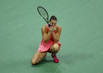 Sabalenka celebra la victoria contra Keys en la central de Nueva York.