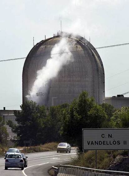 Vandellòs, ayer tras el incendio en la sala de turbinas.