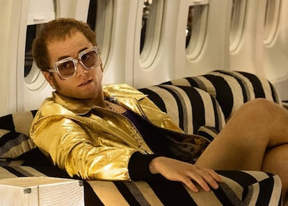 Taron Egerton, al que hemos visto en 'Kingsman', da vida a Elton John.