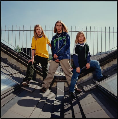 Imagen promocional del grupo Hanson en un tejado de Londres en 1997, el año en que triunfaron en todo el mundo con su sencillo 'Mmmbop'.