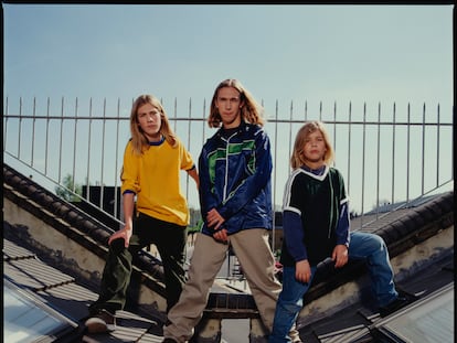 Imagen promocional del grupo Hanson en un tejado de Londres en 1997, el año en que triunfaron en todo el mundo con su sencillo 'Mmmbop'.