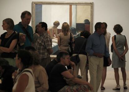 Público en una de las salas de la exposición de Hopper en el Museo Thyssen-Bornemisza, de Madrid