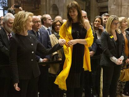 La consejera de Cultura, Mariàngela Villalonga, y la ex consejera Laura Borràs.