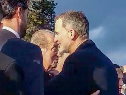 El rey Felipe VI y el rey emérito se saludaban el lunes 16 de enero, durante la despedida de Constantino II, hermano de la reina Sofía y último rey de Grecia, en el funeral celebrado en la Catedral Metropolitana en Atenas.