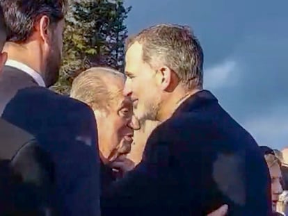 El rey Felipe VI y el rey emérito se saludaban el lunes 16 de enero, durante la despedida de Constantino II, hermano de la reina Sofía y último rey de Grecia, en el funeral celebrado en la Catedral Metropolitana en Atenas.