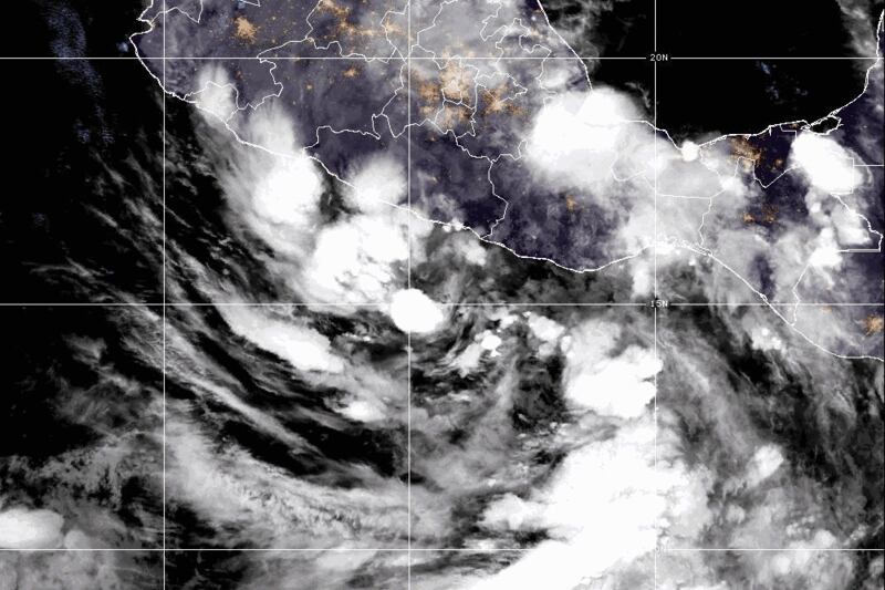 La tormenta tropical ‘Boris’ toma fuerza en el Pacífico y am