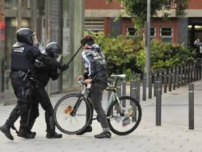 Momento de la agresi&oacute;n. PEDRO MATA FOTOMOVIMIENTO