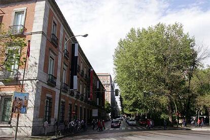 El museo Thyssen-Bornemisza y la arboleda del paseo del Prado.