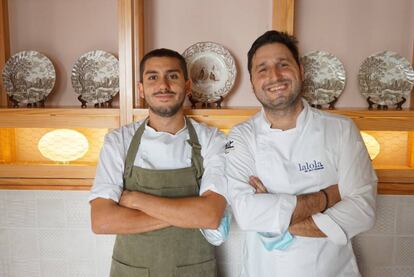 Los cocineros Javi Vargas (izquierda) y Javier Abascal (derecha), del restaurante Plato Jondo de Sevilla.