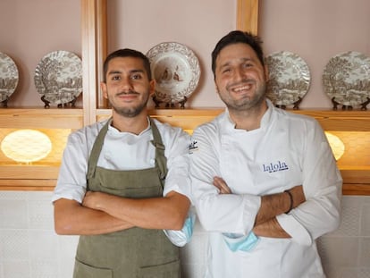 Los cocineros Javi Vargas (izquierda) y Javier Abascal (derecha), del restaurante Plato Jondo de Sevilla.